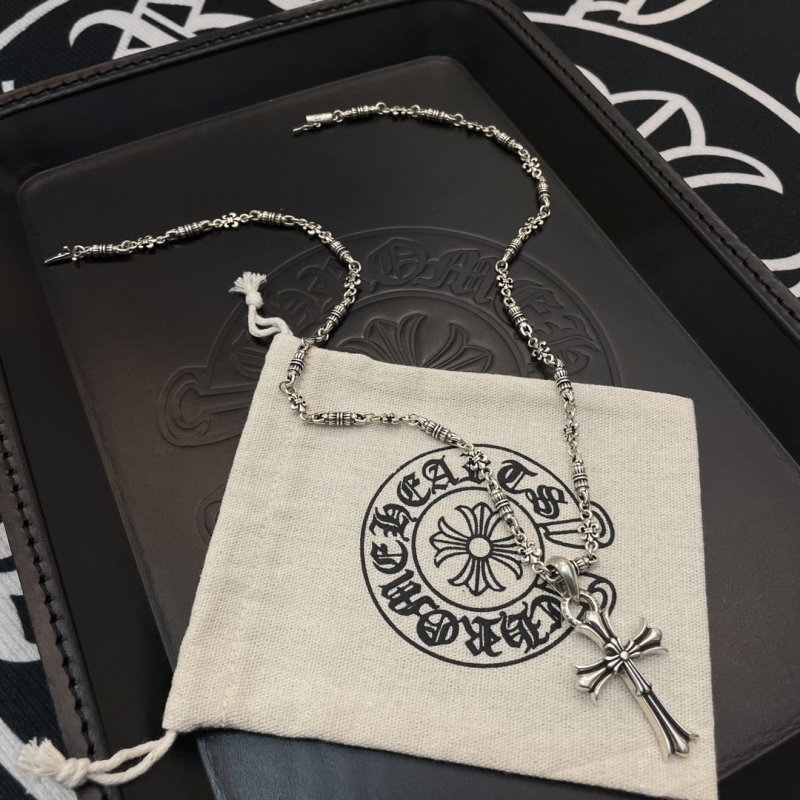 Ch*0me He**ts necklaces